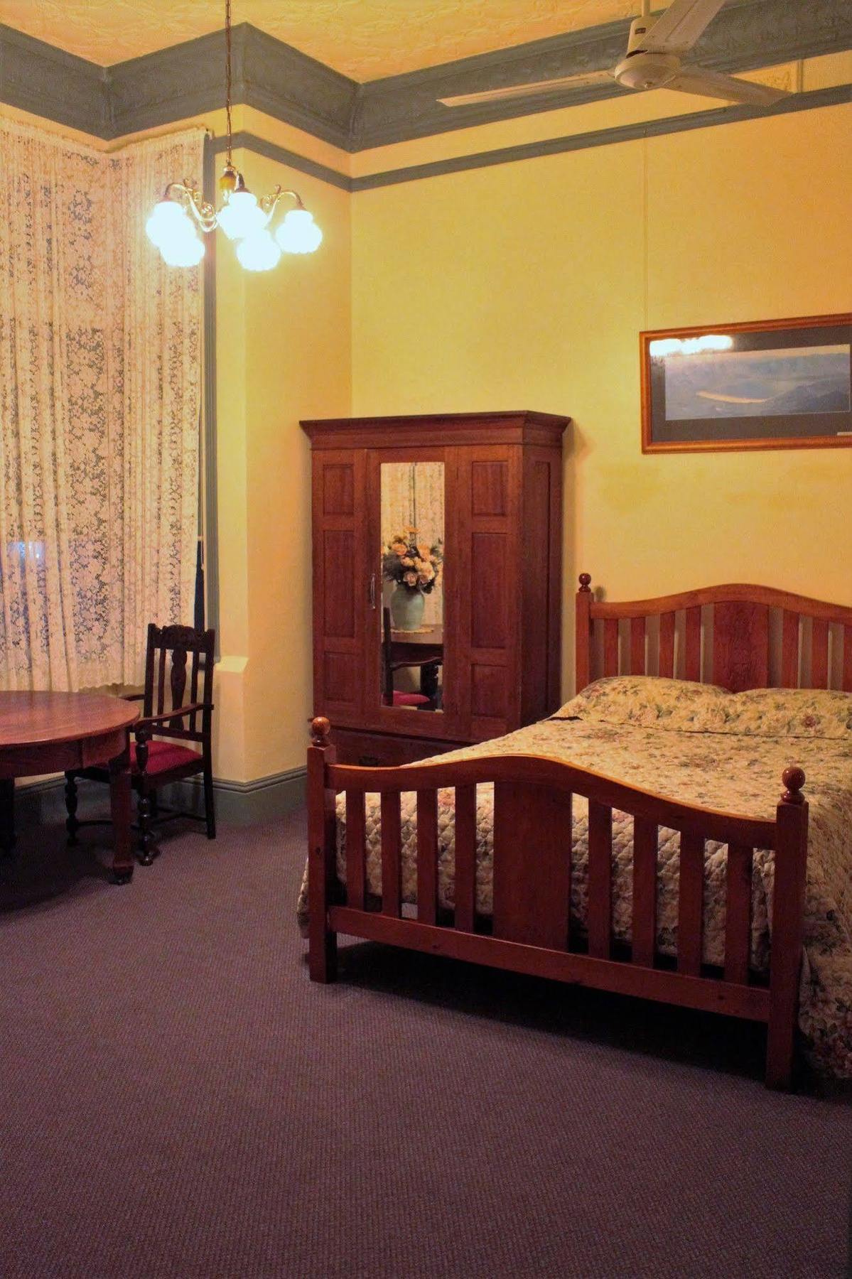 Bischoff Hotel Waratah Buitenkant foto